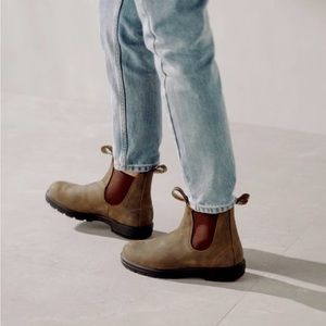 585 BLUNDSTONE Chelsea Boots